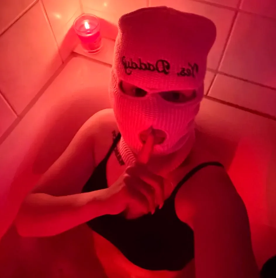 Fay, 27