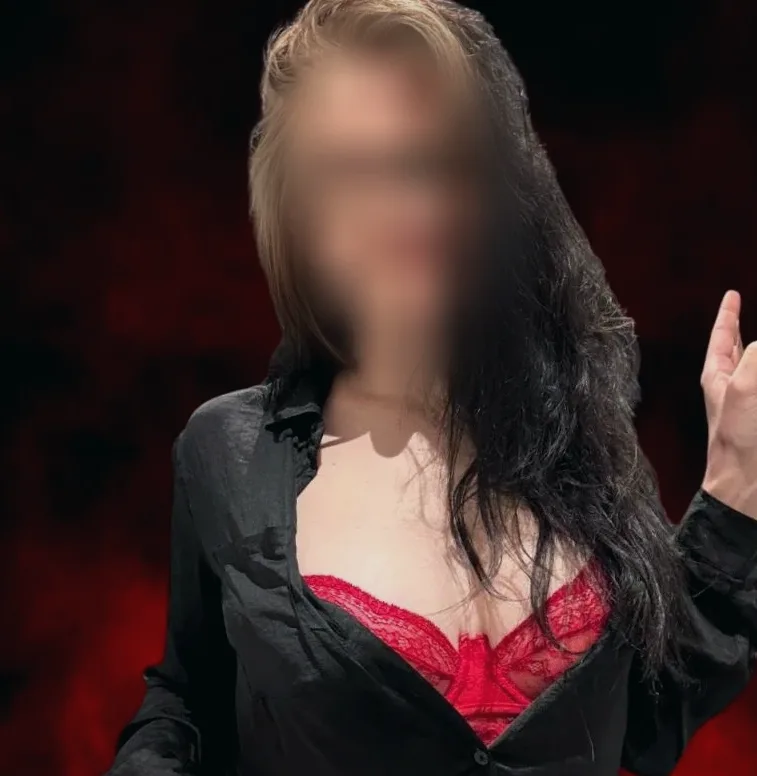 Fleur, 28