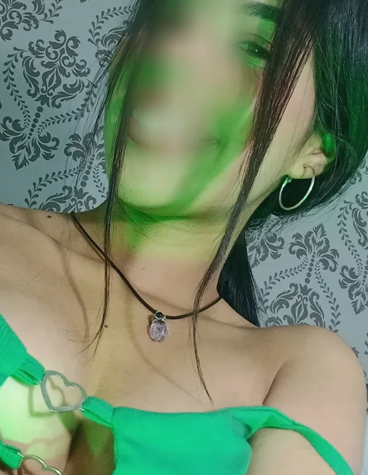 Sara, 22